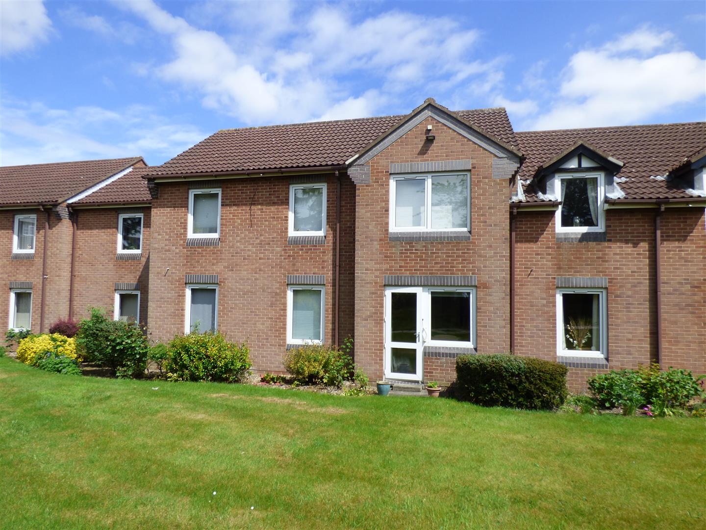 Flat Haldenby Court, West End, Swanland